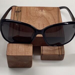 CLASSIC BLACK FRAME POLARIZED SUNGLASSES